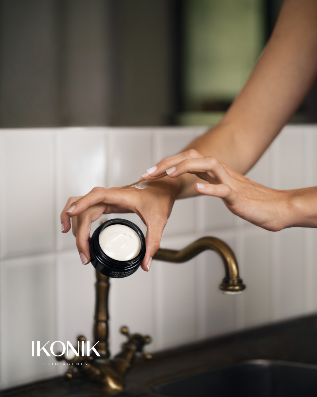 Total Renew Face cream - hydraterende gezichtscrème met herstellende ingrediënten - Ikonik Skin Agency